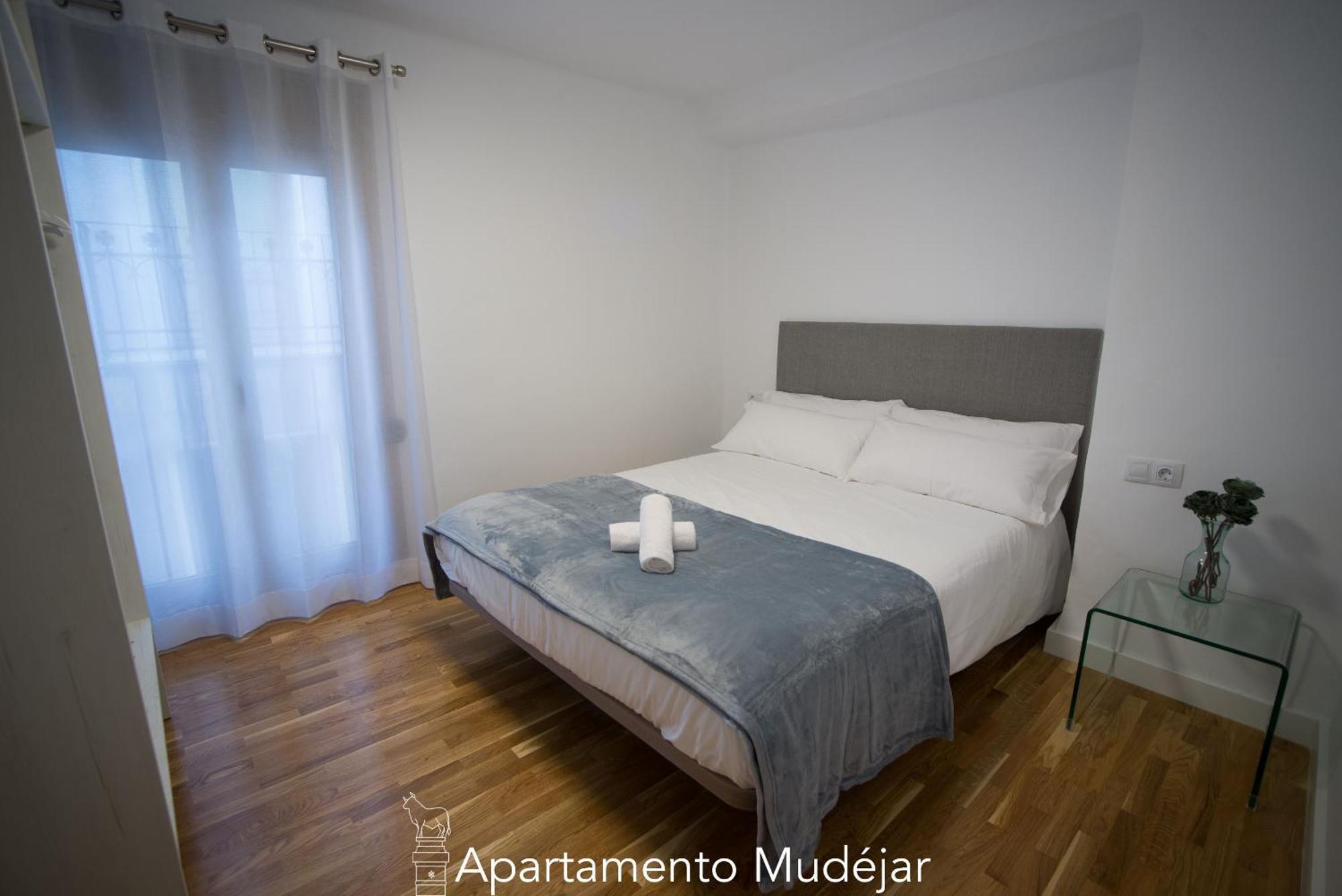 Plaza Del Torico Apartment *